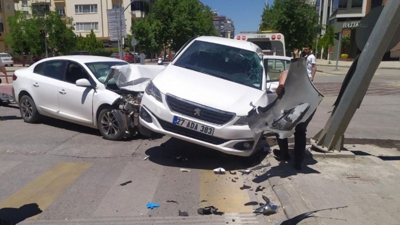 Gaziantep’te feci kaza!itfaiye ekipleri,araç içerisinde sıkışan kadın sürücüyü güçlükle çıkardı!
