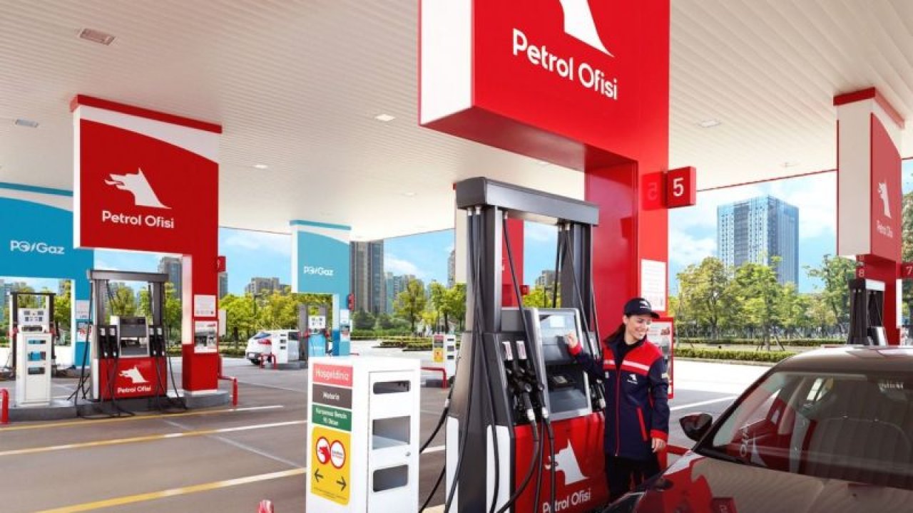 Petrol Ofisinde Akaryakıt Alımları Değerleniyor: Axess Harcadıkça 50 TL Chip Para Kazan