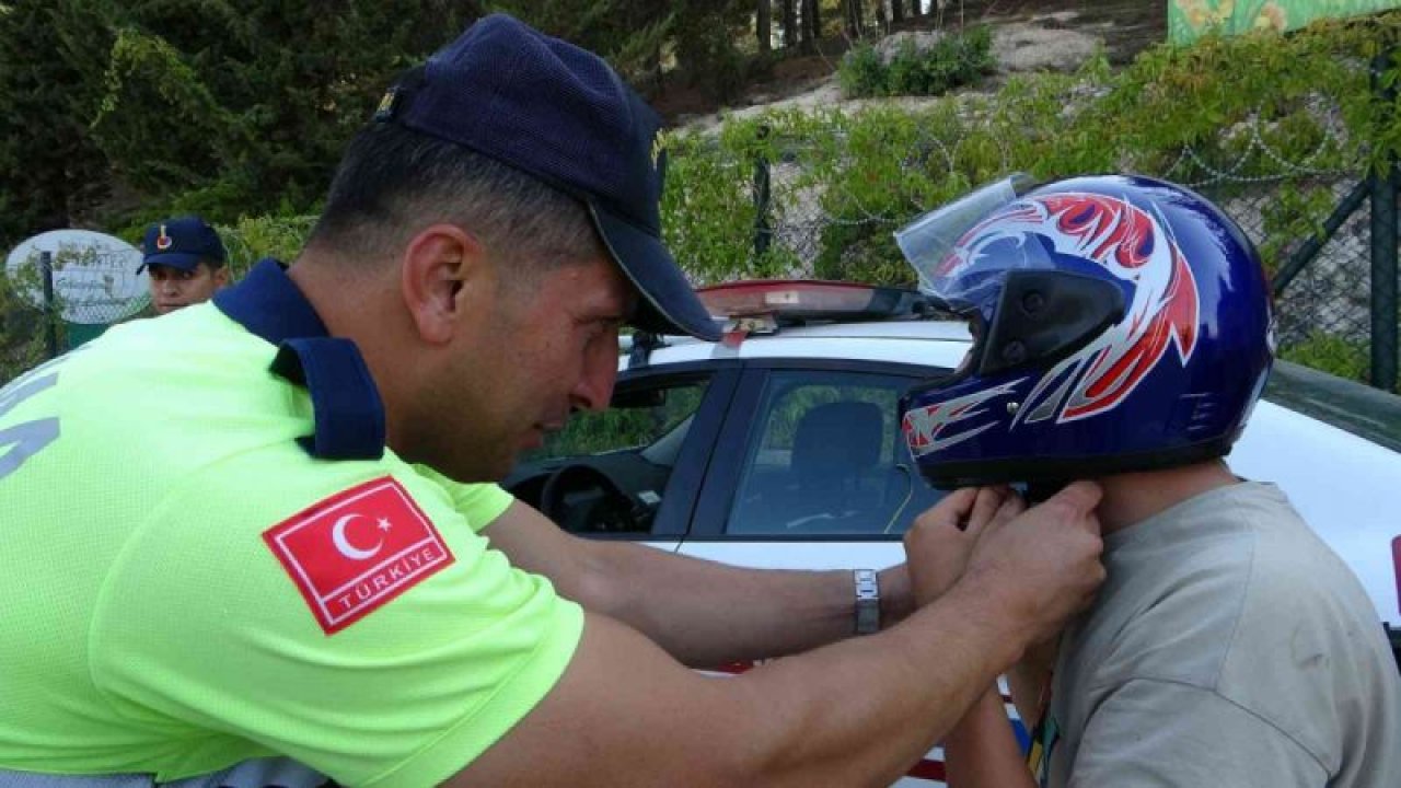 Gaziantep'te Jandarmadan ceza yerine kask hediyesi