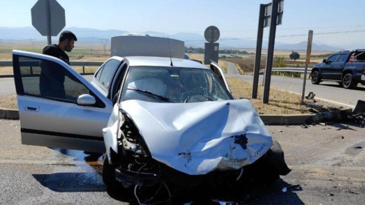Gaziantep'teki trafik kazasında 2 sürücü yaralandı