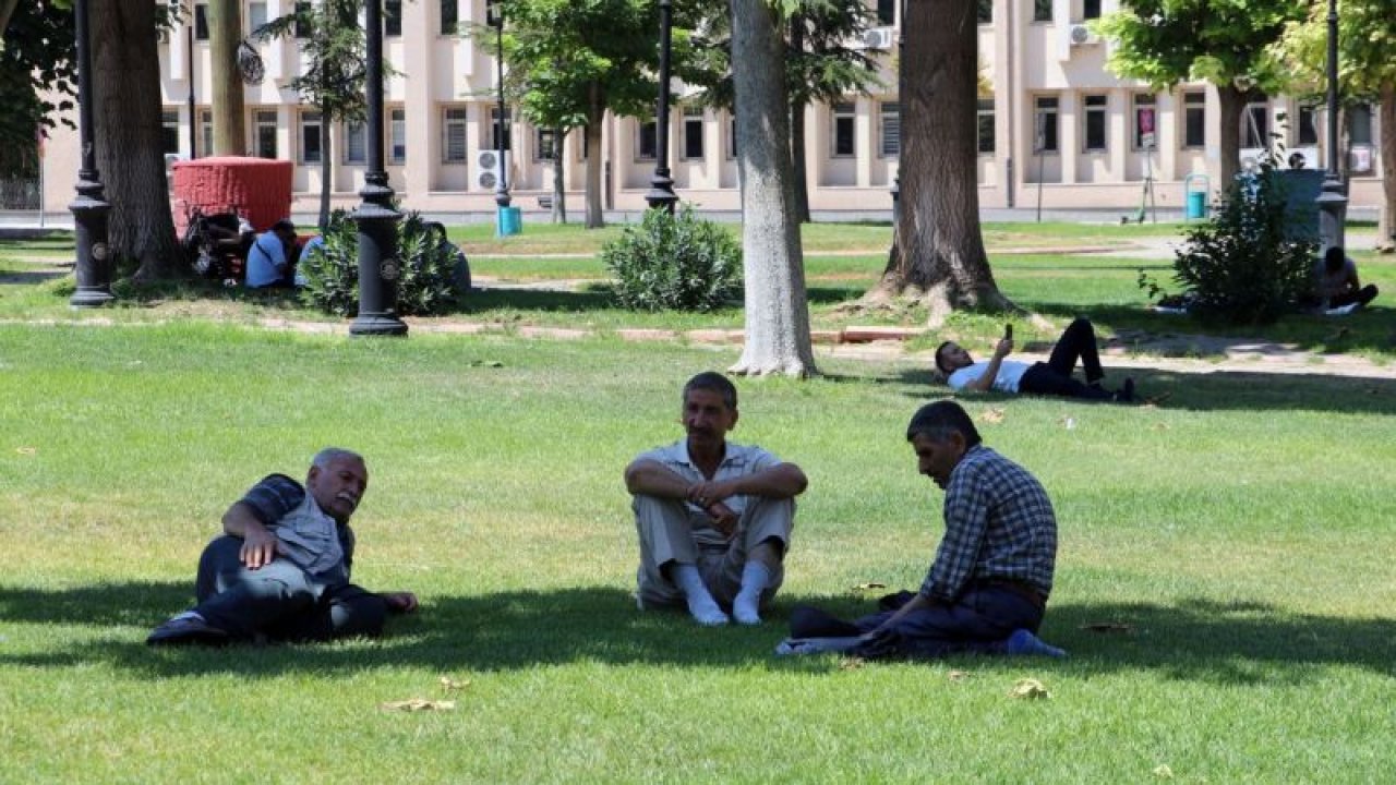 Gaziantep'te sıcak hava bunaltıyor...Hava Sıcaklığı 38 Derecelere Ulaştı...