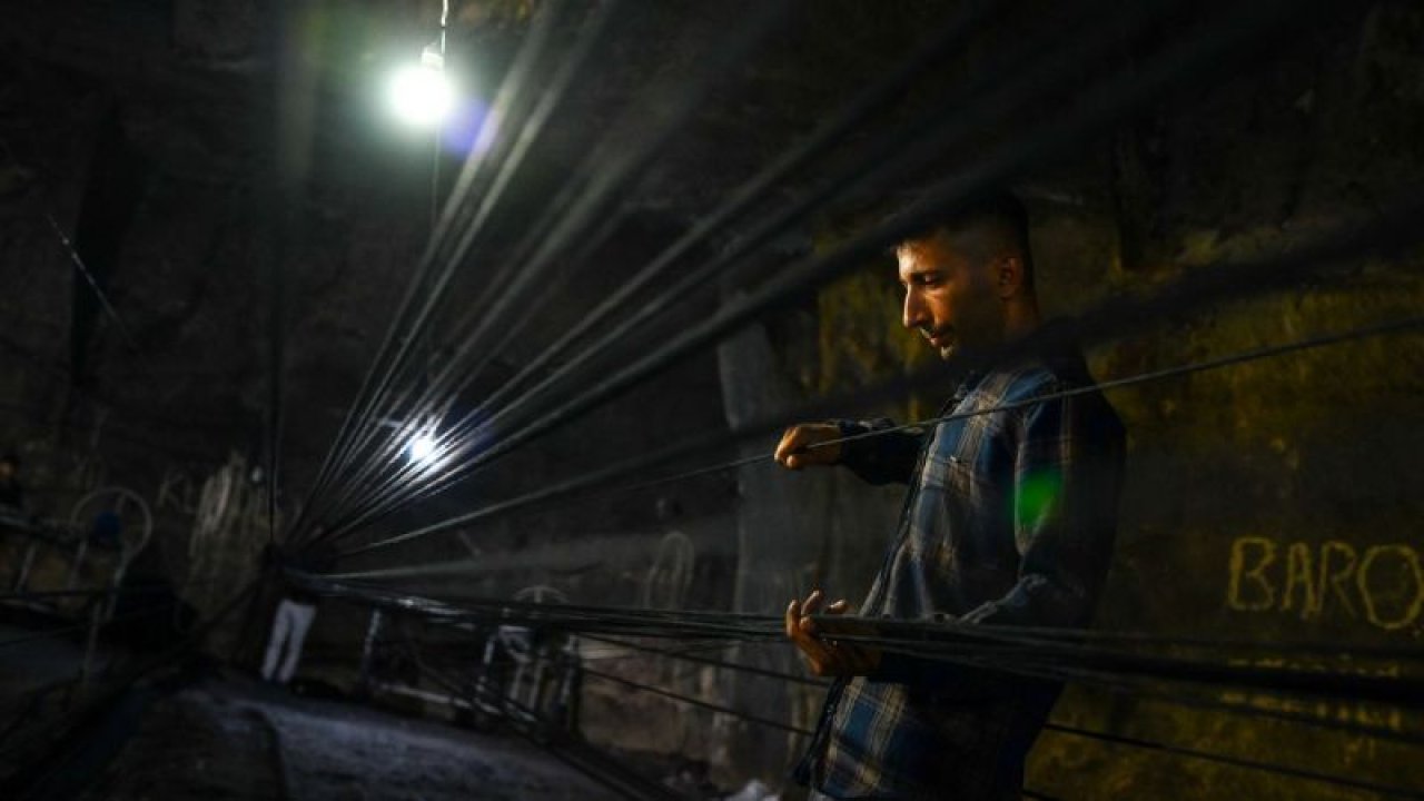 Gaziantep'te sıcak havadan etkilenmeyen kendir ustaları mağaralarda üretimlerini yıllardır sürdürüyor...Video Haber