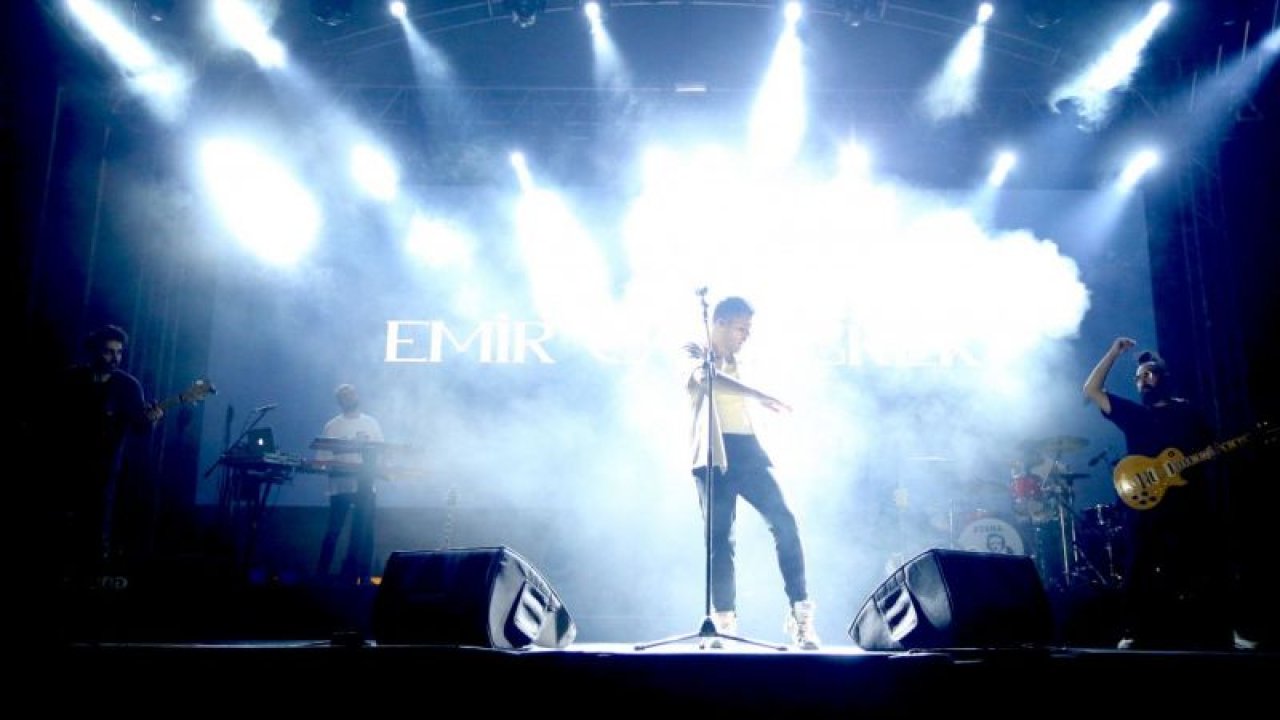 Şarkıcı Emir Can İğrek Gaziantep'te konser verdi