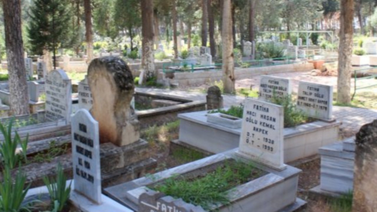 Gaziantep'in Nizip İlçesinde bu kezde, mezarlığı yaktılar... Daha Öncede Mezar Taşlarını Kırmışlardı