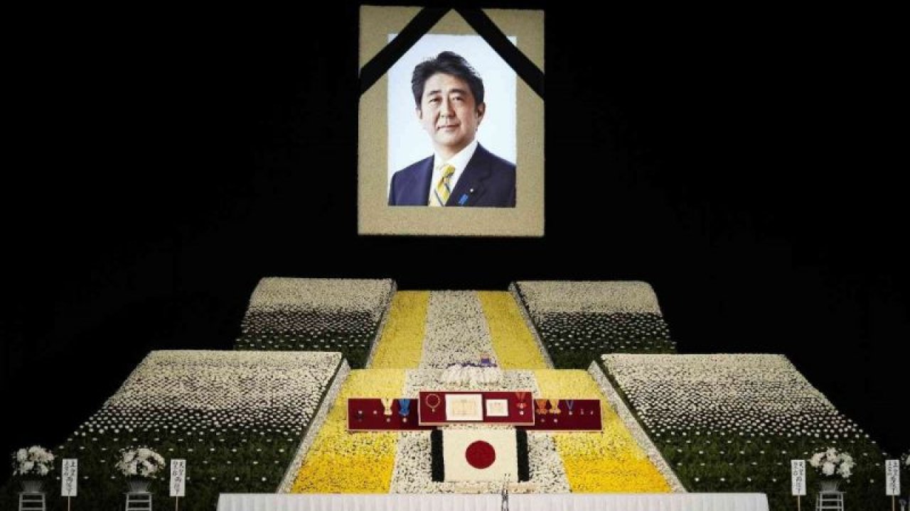 Japonya’da suikasta uğrayan eski başbakan Abe için resmi cenaze töreni düzenlendi