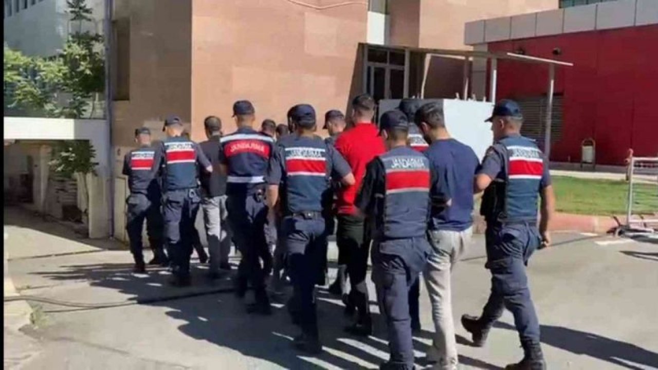 Gaziantep’te jandarma ekiplerinin yaptığı operasyonda 13 fıstık hırsızı tutuklandı