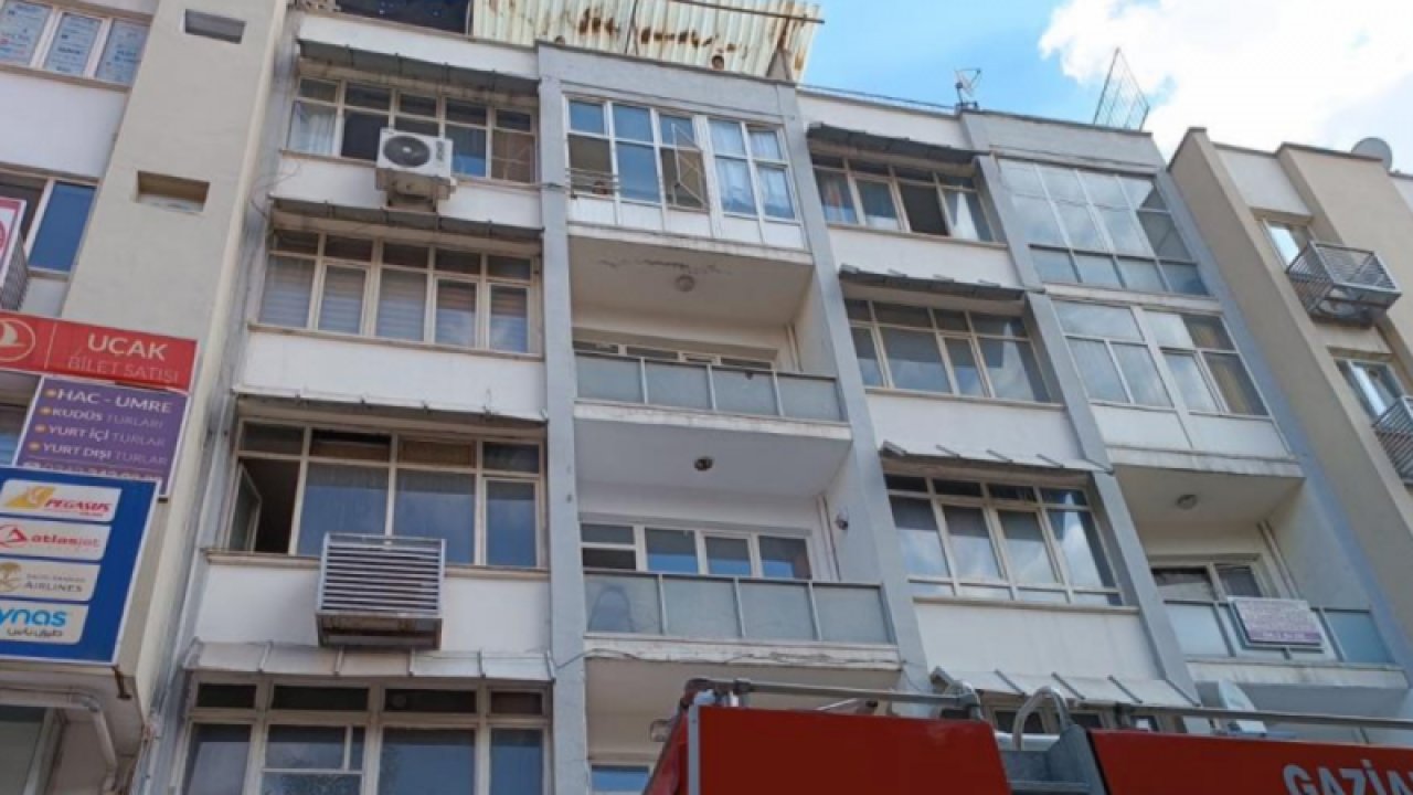 Gaziantep'te iş hanında çıkan yangın korkuttu, içeridekiler çatıda mahsur kaldı... Video Haber