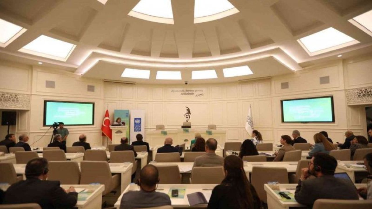 Gaziantep Büyükşehir Belediyesi ile Birleşmiş Milletler Kalkınma Programı (UNDP) iş birliği 2022 İnsani Gelişme Raporu Gaziantep toplantısı yapıldı