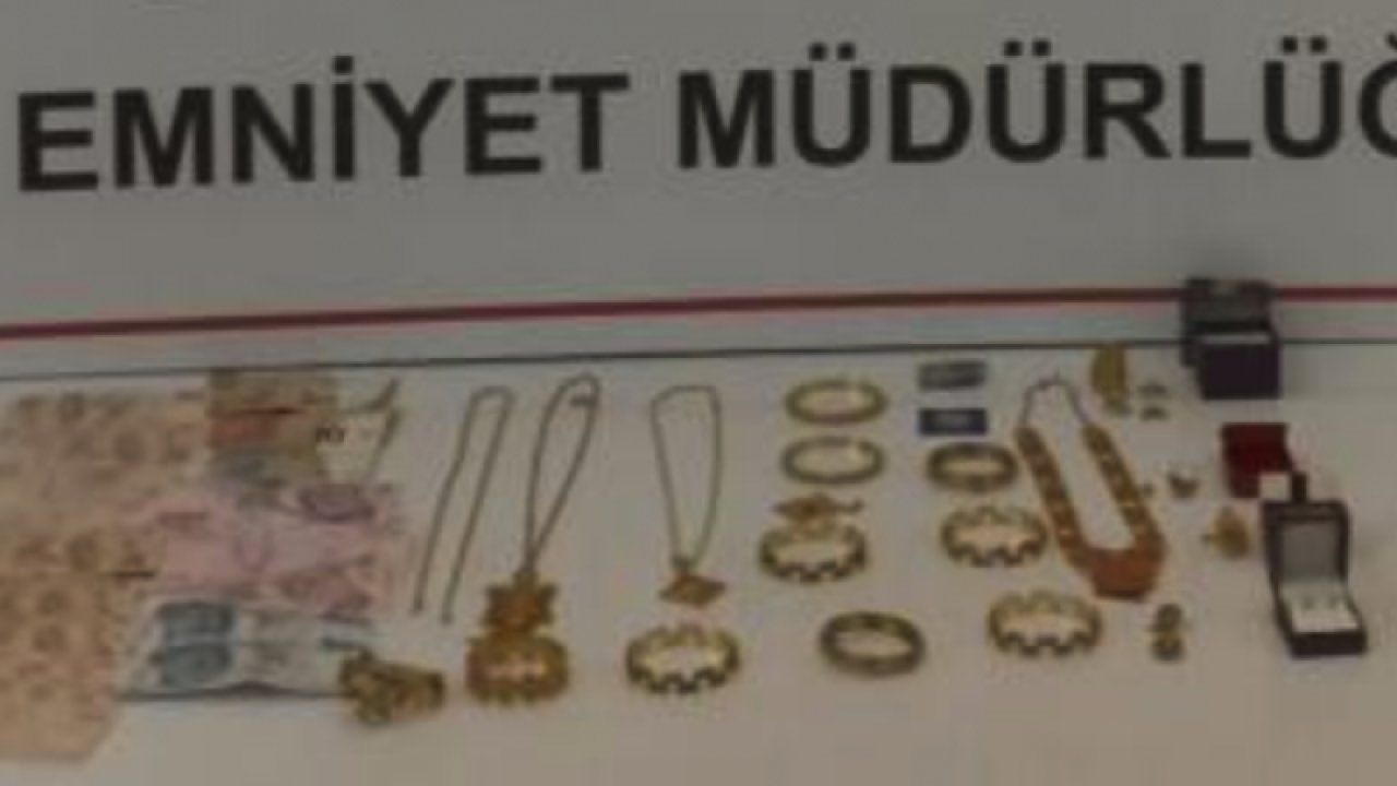Gaziantep'ten Şanlıurfa'ya Giderken yakalanan telefon dolandırıcılarının üzerinden çıkan altın ve paralar şaşırttı...