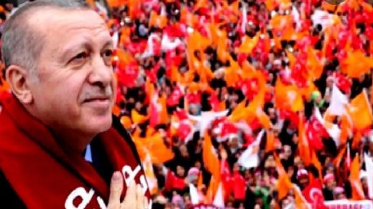 Gaziantep'te Erdoğan Mitingi Öncesi SOSYAL MEDYADA  Eşofman Krizi! Gaziantep'te Cumhurbaşkanı Erdoğan'ın Mitingine Katılanlara 'EŞOFMAN DAĞITILACAK MI?'