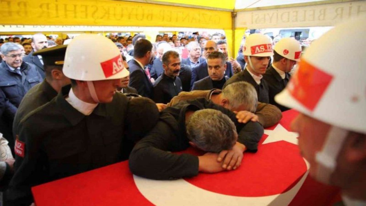 Gaziantepli Şehit Mustafa Öztürk göz yaşları arasında son yolculuğuna uğurlandı