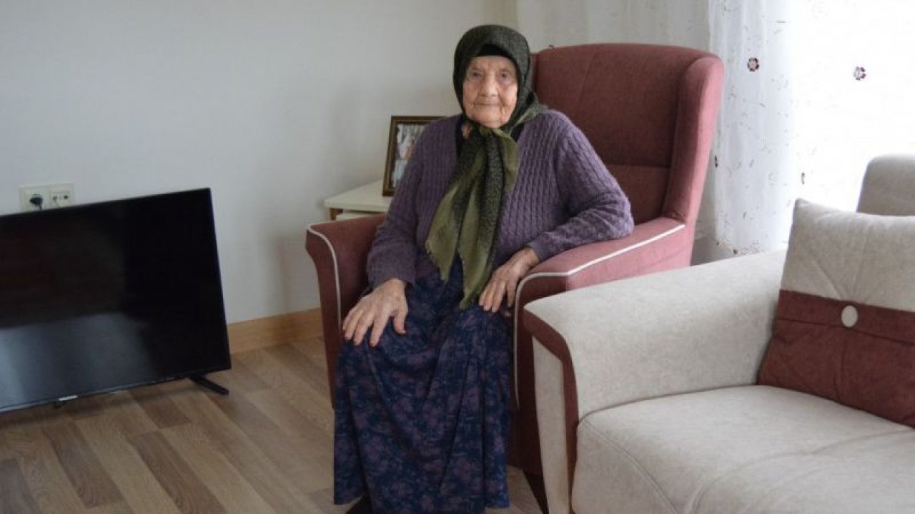 Gaziantep'te yaşayan 95 yaşındaki Nesibe nine,Gazi Mustafa Kemal Atatürk'ü gördüğü günü unutamıyor