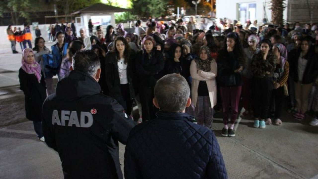 Gaziantep'in Bir zamanlar İlçesi  OLAN Kilis'te "Deprem Anı, Çök Kapan Tutun ve Tahliye" tatbikatı yapıldı