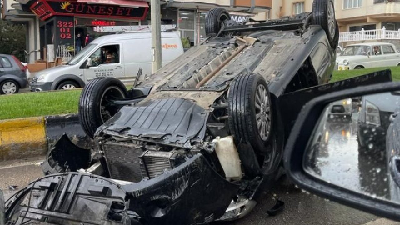 Gaziantep Duisburg bulvarında bir otomobil kontrolden çıkarak kaza yaptı
