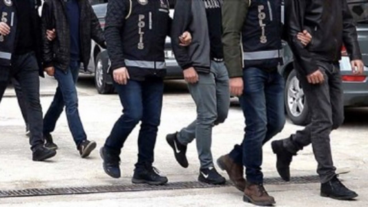 Gaziantep'te çeşitli suçlardan aranan ve düzenlenen operasyonla yakalanan 22 şüpheliden 5'i tutuklandı