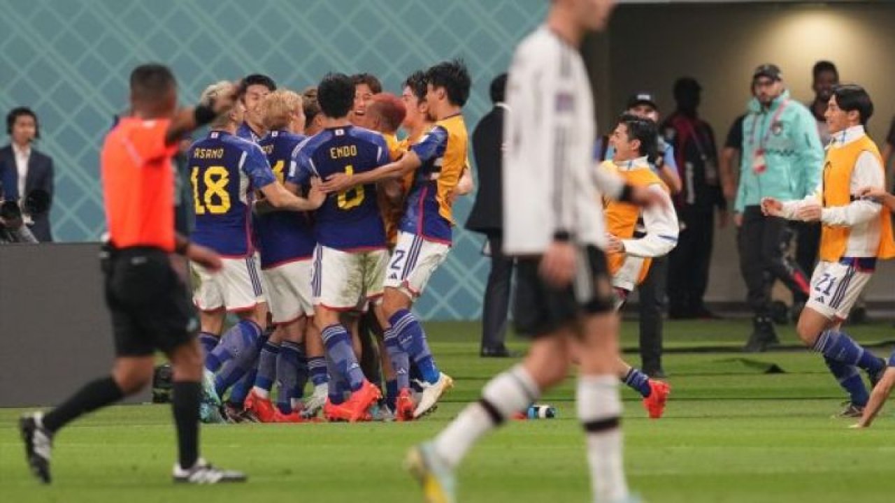 Almanya Dalga Geçti!  Japonlar Kamikazeler Gibi Deldi Geçti ... Japonya 1-0 geriye düştüğü maçta Almanya'yı 2-1 mağlup etti.