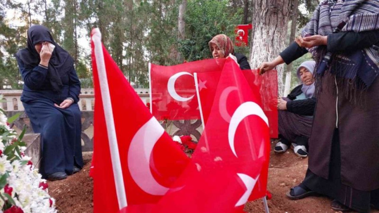 Gaziantep'te En acı Öğretmenler Günü...Saldırıda şehit olan Ayşenur Alkan mezarı başında anıldı