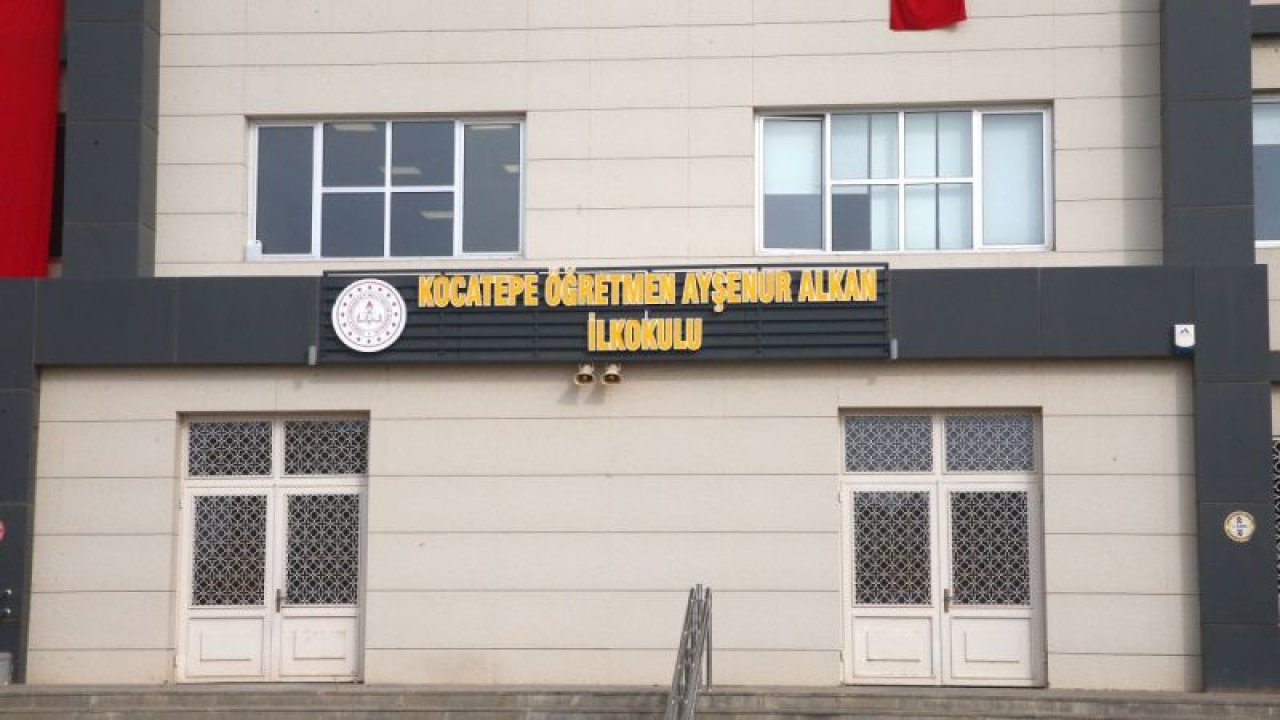 Gaziantep'te YPG/PKK'lı teröristlerin hayattan kopardığı öğretmen Ayşenur Alkan'ın adı görev yaptığı okula verildi