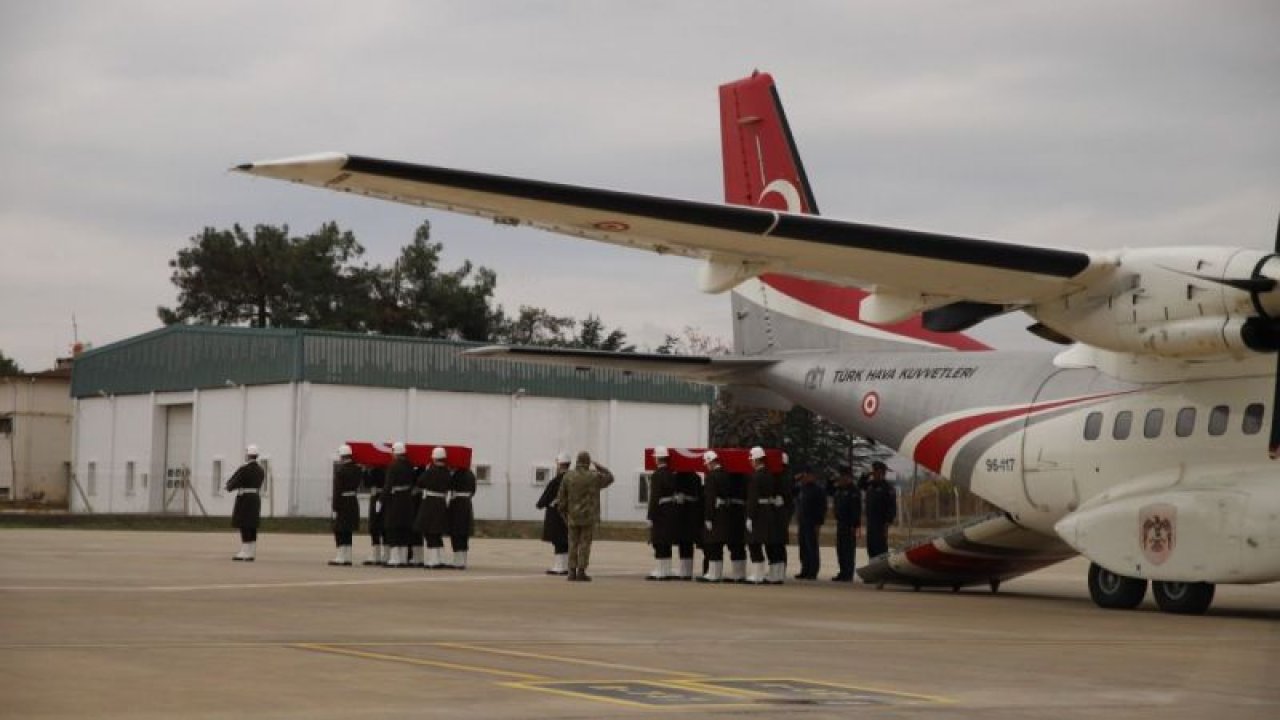 Gaziantepli Şehitler Teğmen Duabey Onur Öztürkmen ve Piyade Uzman Çavuş Eyyüp Uğurlu için Havalimanında tören düzenlendi