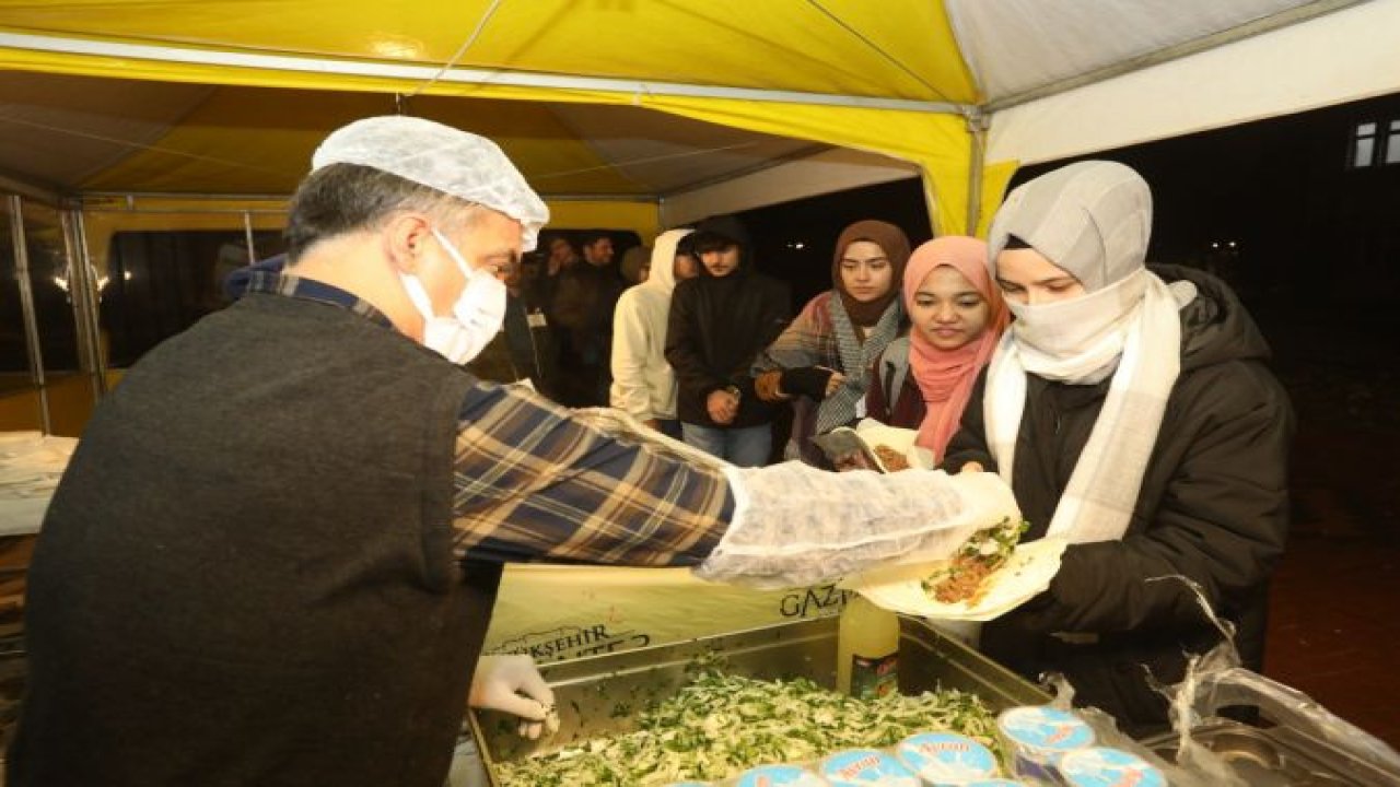 Gaziantep Üniversitesi'ne kurulan "mobil mutfak"tan 20 bin öğrenci yararlandı