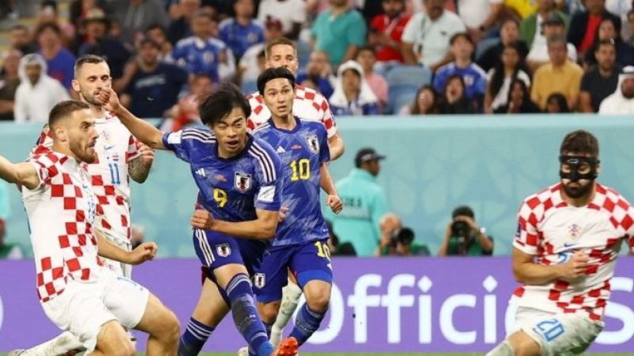 Katar Dünya KUPASI! Hırvatistan çeyrek finalde! Japonya'yı penaltı atışları sonucu 4-2 yenerek 2022 FIFA Dünya Kupası'nda çeyrek finale yükseldi.
