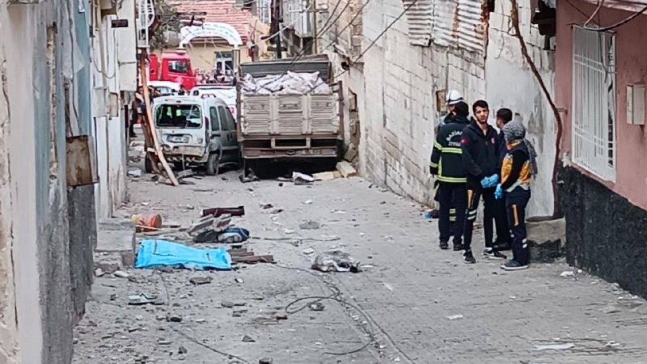 İşte Detaylar...Gaziantep'te freni boşalan kamyon sokağa daldı! Ölü ve yaralılar var