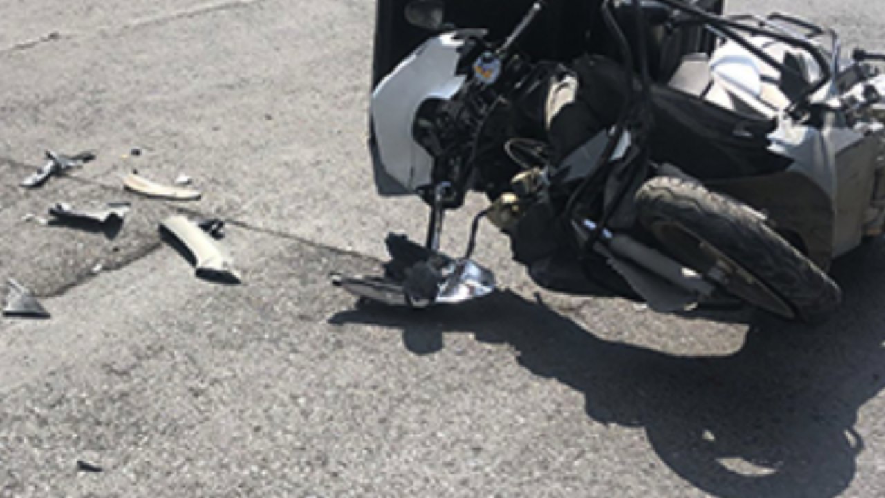 Gaziantep'te 2. Motorsikletli Kurye Faciası! Gaziantep'te minibüsün çarptığı motosikletli kurye ağır yaralandı