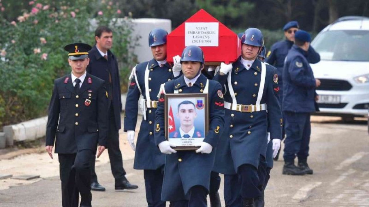 Gaziantep'te trafik kazasında hayatını kaybeden Jandarma Astsubay Çavuş Emrah Daşkol 'un naaşı memleketine uğurlandı
