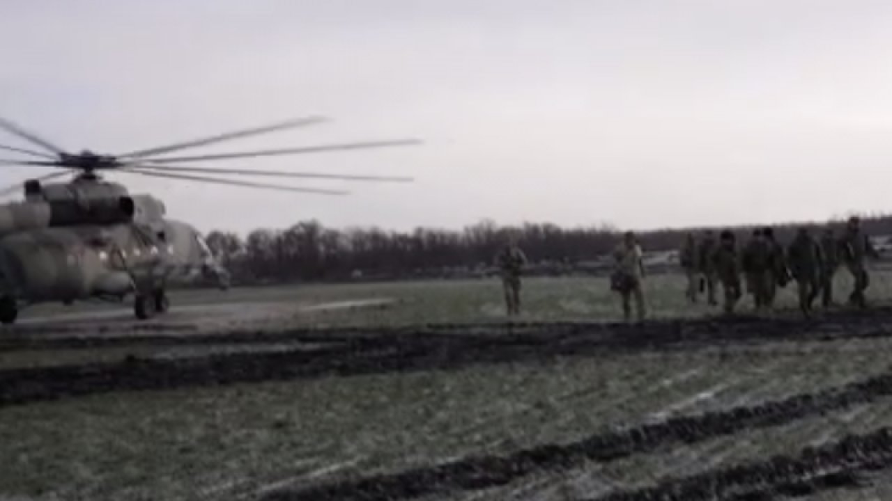 Rusya Savunma Bakanı Şoygu, Ukrayna’daki Rus cephelerini havadan inceledi