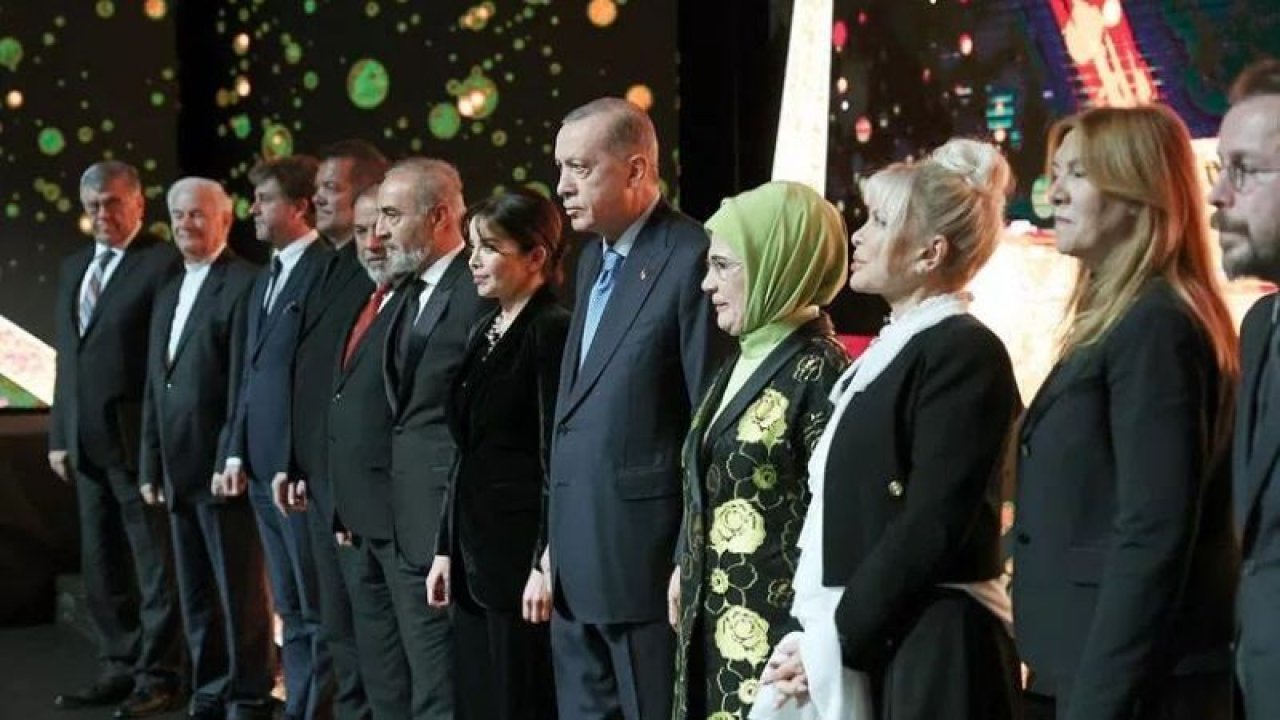 Cumhurbaşkanlığı Kültür ve Sanat Büyük Ödülleri dağıttı; törene damga vuran isim Cumhurbaşkanı Erdoğan oldu! “Artık dargınlık yok tamam mı?”