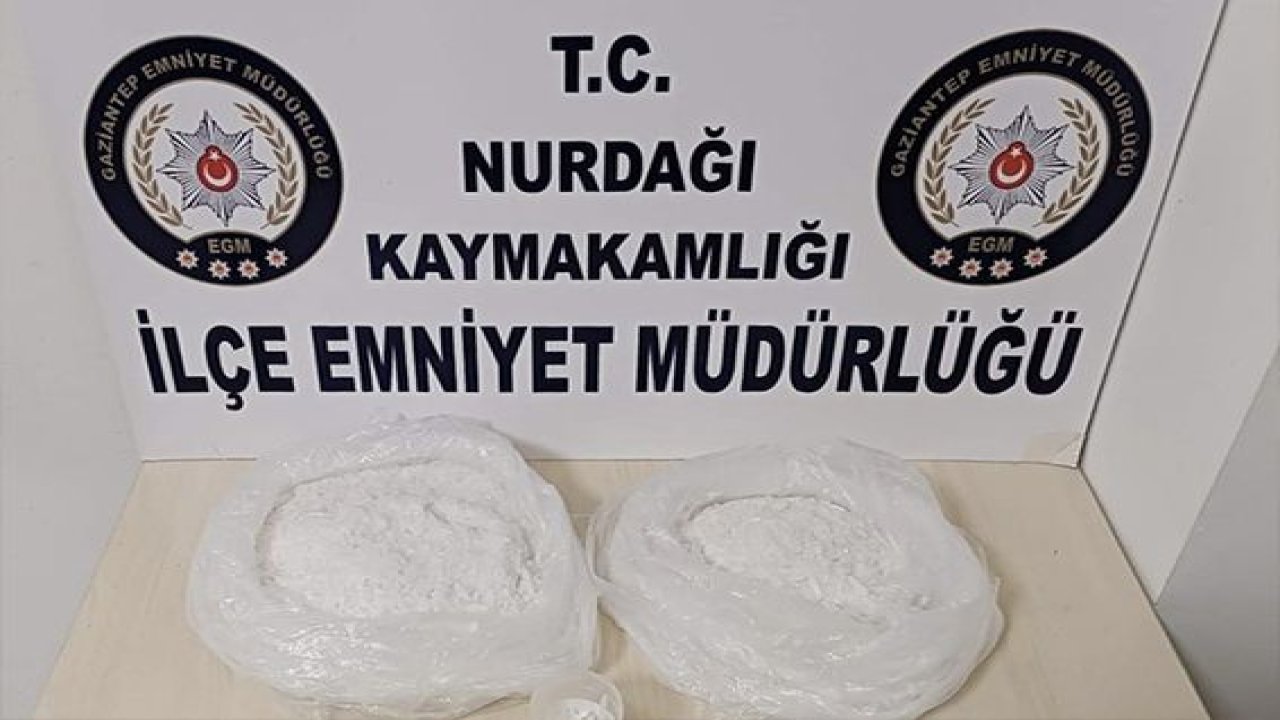 Gaziantep'te bir araçta yapılan aramada 2 kilogram sentetik uyuşturucu ele geçirildi