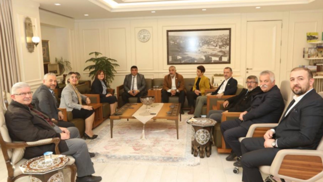 G10 Gaziantep Gazeteciler Birliği,Büyükşehir Belediye Başkanı Fatma Şahin'i ziyaret  etti. Ziyarette Gaziantep gündemi konuşuldu