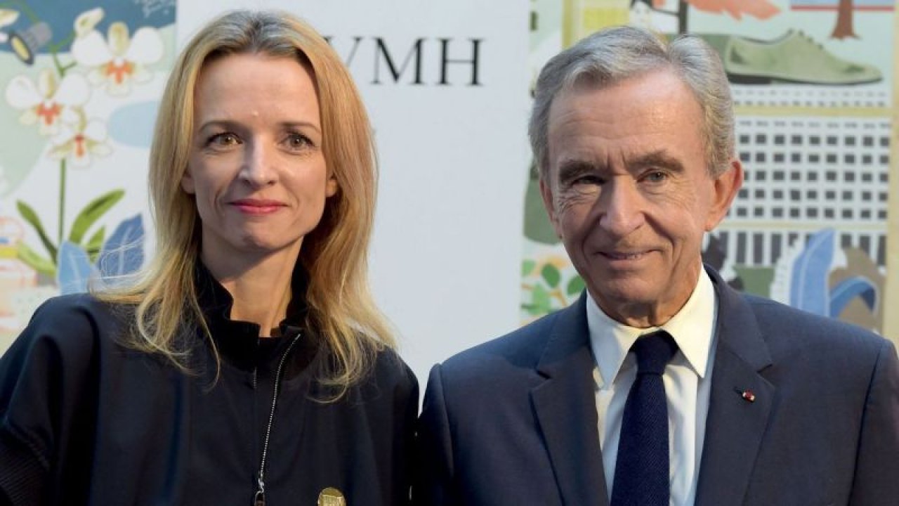 Dünyanın En Zengin Adamı Bernard Arnault Kızını Dior Markasının Başına Geçirdi!