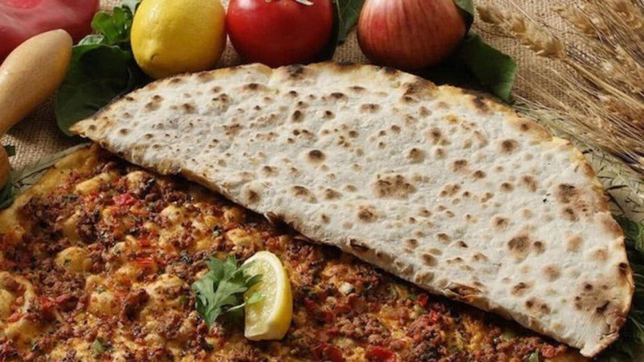 Evde Lahmacun Yaparak Ziyafet Çekin! İşte Dışardan Lahmacun Almaya Son Veren Tarif!