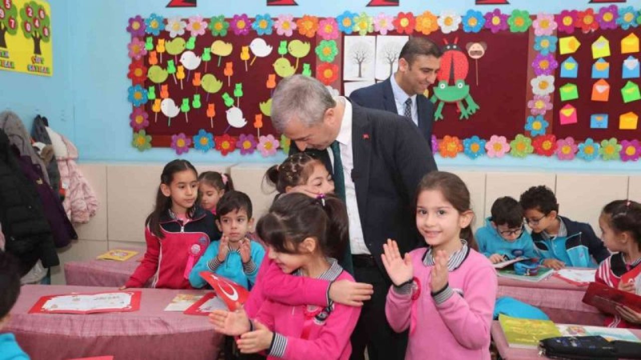 Başkan Tahmazoğlu öğrencilerin karne sevincine ortak oldu