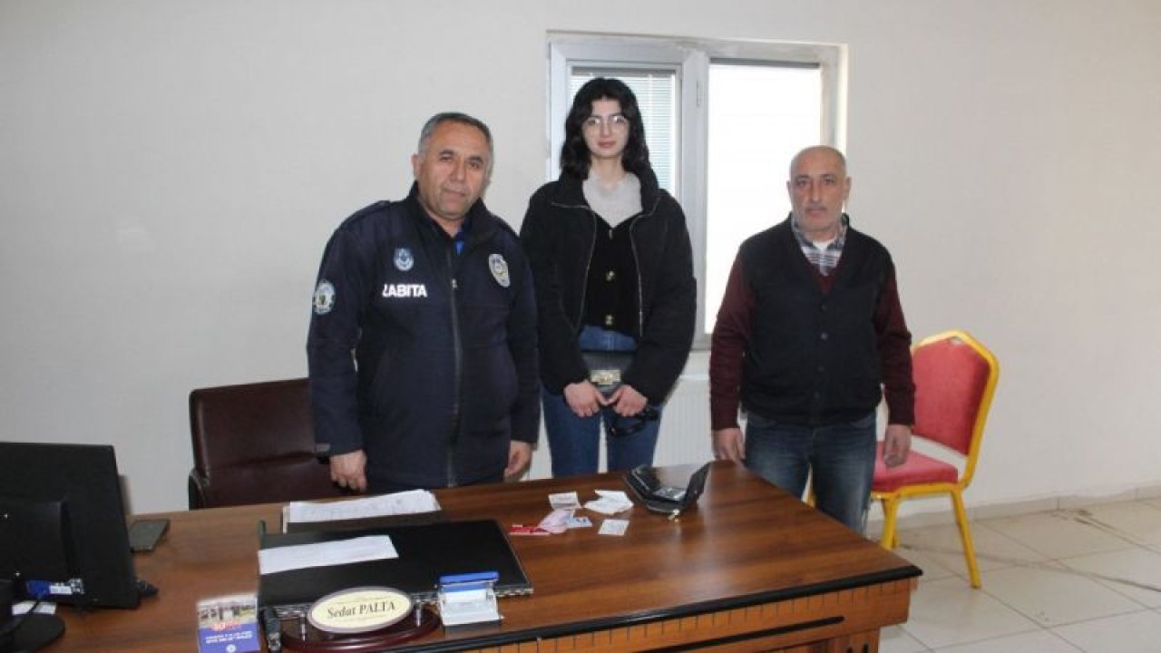 Gaziantep’te belediye temizlik işçisinden örnek davranış... Yolda bulduğu cüzdanı sahibine teslim etti