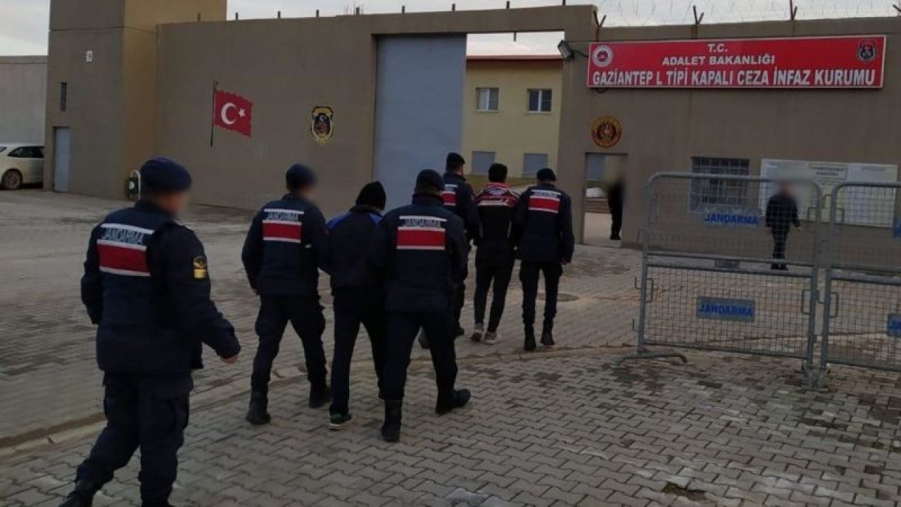 Gaziantep’te jandarma ekiplerinin yaptığı operasyonlarda aranan 37 şahıstan 27’si tutuklandı