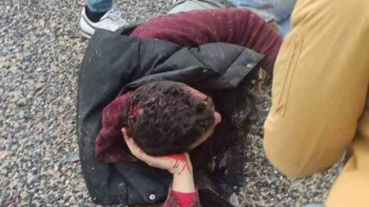 Gaziantep’in Karkamış ilçesinde kaza yapan ve yolda yatan yaralı ile kendisine yardıma gelenler arasında ilginç diyalog... Video Haber