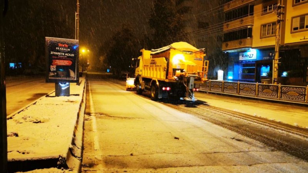 Gaziantep'te karla mücadele tüm gece sürdü