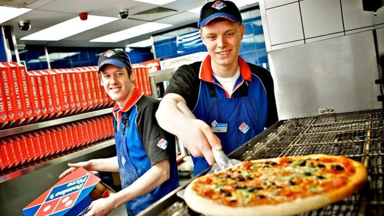 Dominos Pizza Çalışma Saatleri Kaç ile Kaç Arasında?