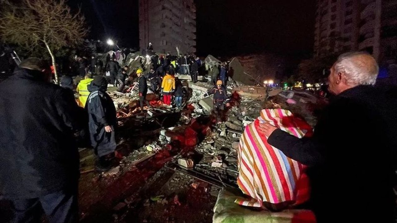 Gaziantep’te arama kurtarma çalışmaları devam ediyor: depremin acı bilançosu ortaya çıkmaya başladı! AFAD’dan ilk açıklama da geldi