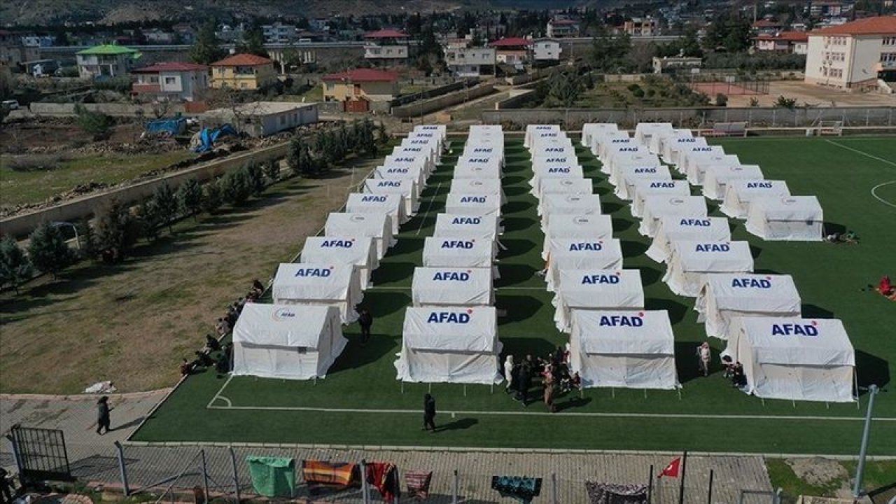 Depremzedeler için çadırlar kuruldu; AFAD sahada çalışmalarını bugün de sürdürdü! Haber bu kez Gaziantep’in İslahiye ilçesinden