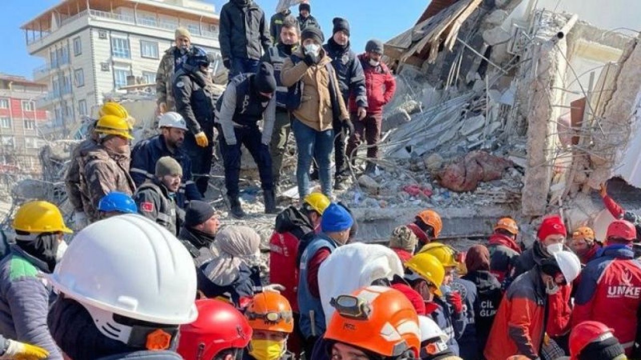 Gaziantep'te Enkazdan 129. saatte 6 kişi kurtarıldı