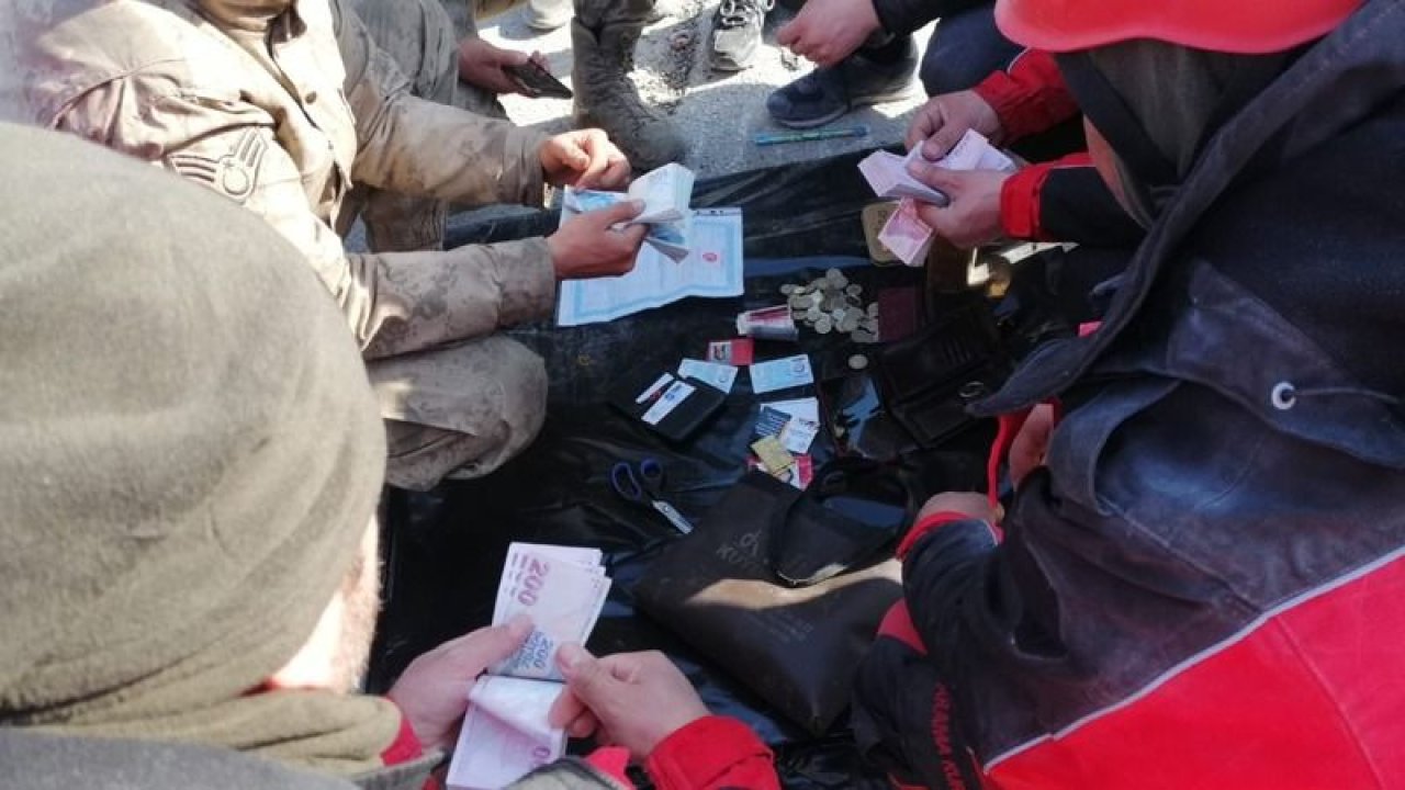 Şahkut ekibi depremzedenin 46 bin Türk lirasını teslim etti