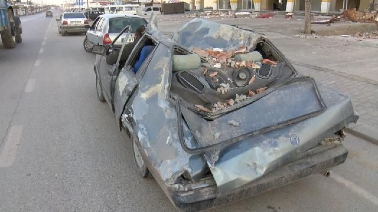 Depremden Etkilenen Gaziantep’te Araçlar Hurdaya Döndü! Gaziantepli Galericinin Araçları Enkaz Altında Kaldı!