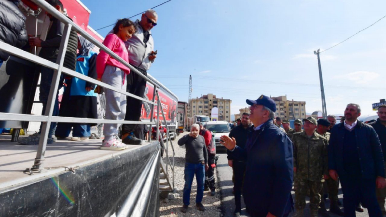 Milli Savunma Bakanı Hulusi Akar deprem bölgesinde incelemelerde bulunmak üzere Gaziantep'e geldi