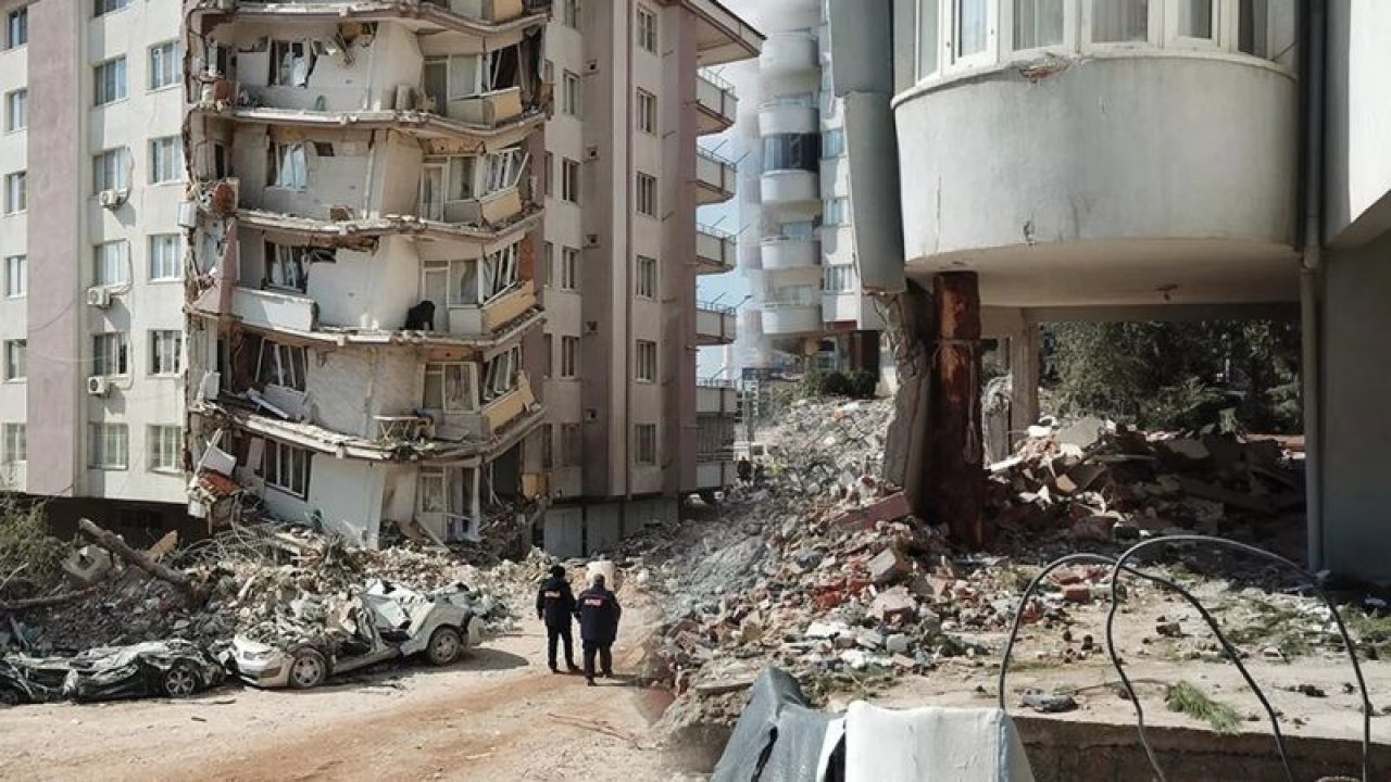 Gaziantep’te bina, ağaç gövdesi ile ayakta tutuldu! AFAD çözümü buldu, vatandaş deprem anını anlattı! İşte son dakika gelişmeleri