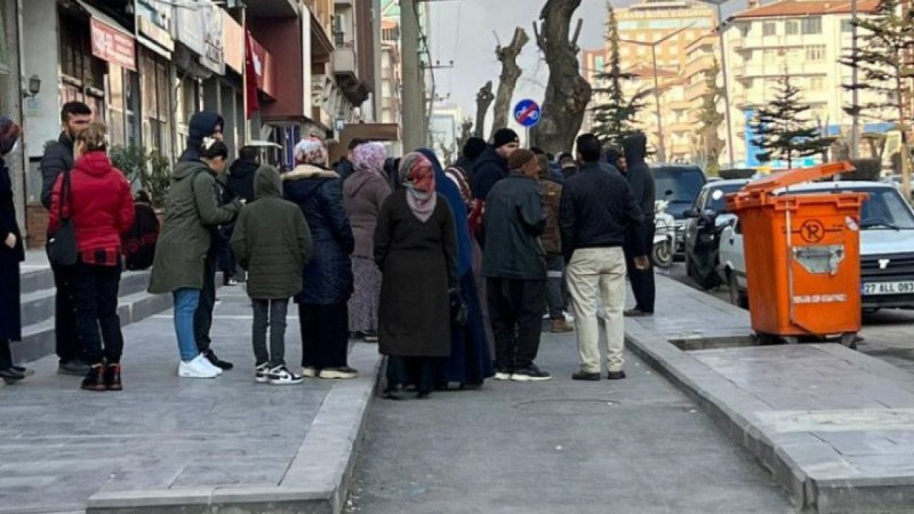 Gaziantep'te Kuyruklar, bankalar açılmadan başlıyor
