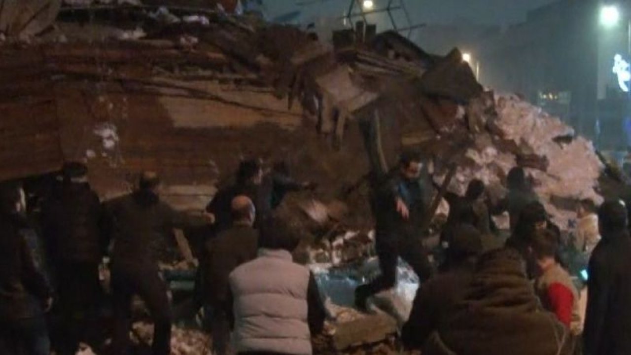 Gaziantep’te yıkılan Gölgeler apartmanında kurtarma çalışması sırasında çatının vatandaşların üzerine düştüğü anların görüntüsü ortaya çıktı.