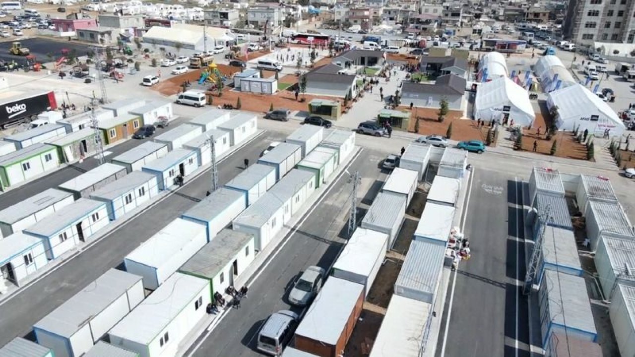 Gaziantep’in Nurdağı ilçesinde kurulan konteyner kentlerde yaşayan depremzedeler için birçok sosyal imkan sunuluyor.